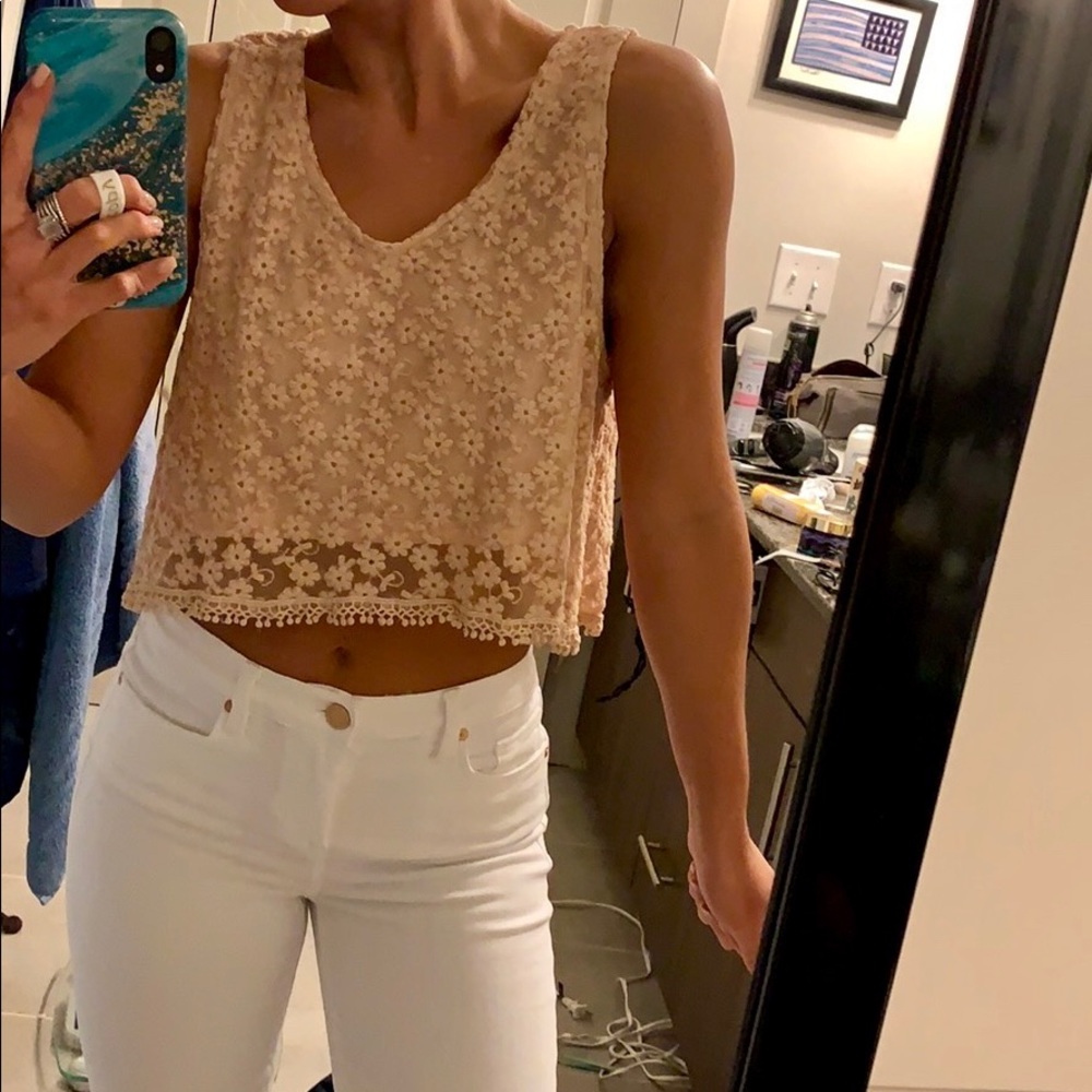Vestique peach colored cropped tank, size S
